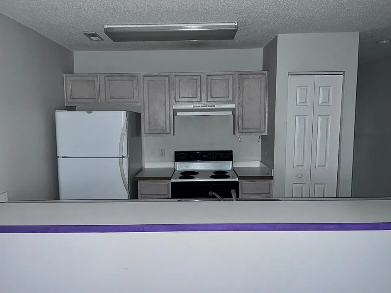Building Photo - 4225 Villas Dr