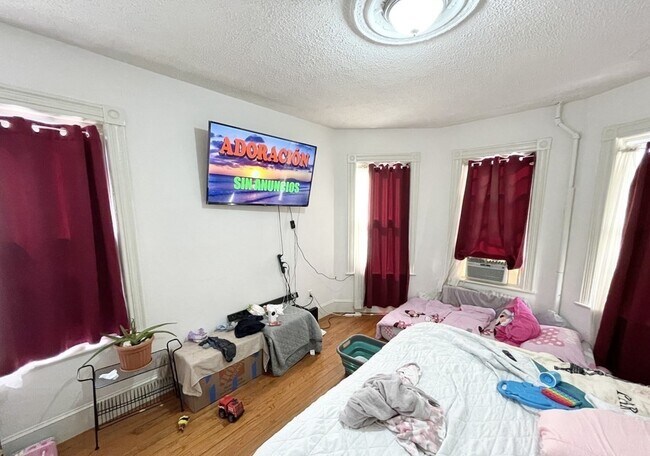 Building Photo - 22 Humphreys St