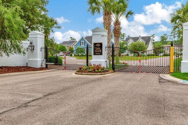 Building Photo - Elevated Home in The Club at Legends Oaks Plantation