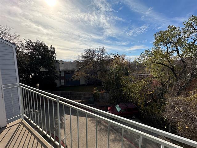 Building Photo - 9823 Summerwood Cir