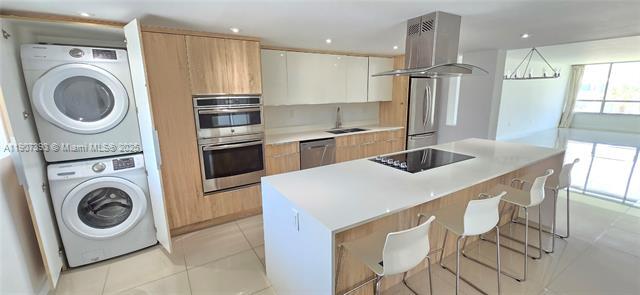 Primary Photo - 10230 Collins Ave