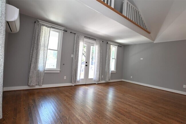 Building Photo - 715 Ralfallen St