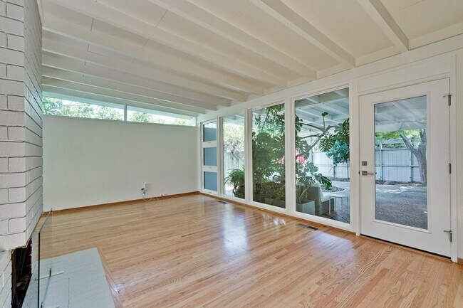 Building Photo - 3 Bed 2 Bath Mackay Home in Desirable Mont...