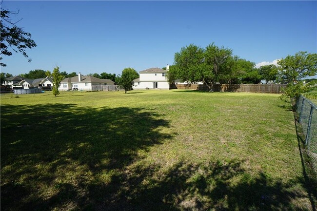 Building Photo - 112 Creekside Dr