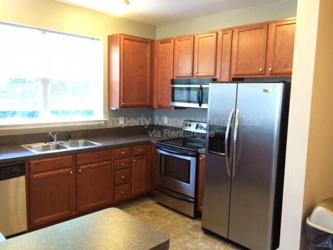 Building Photo - 920 Southmoor Dr