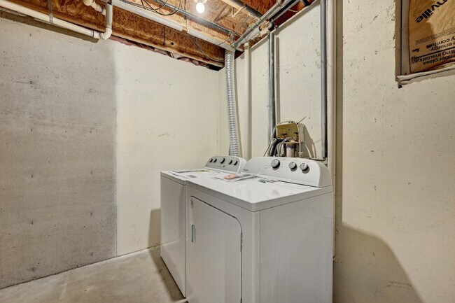 Building Photo - $2,245 - 3 Bed, 3 Bath Home with Finished ...