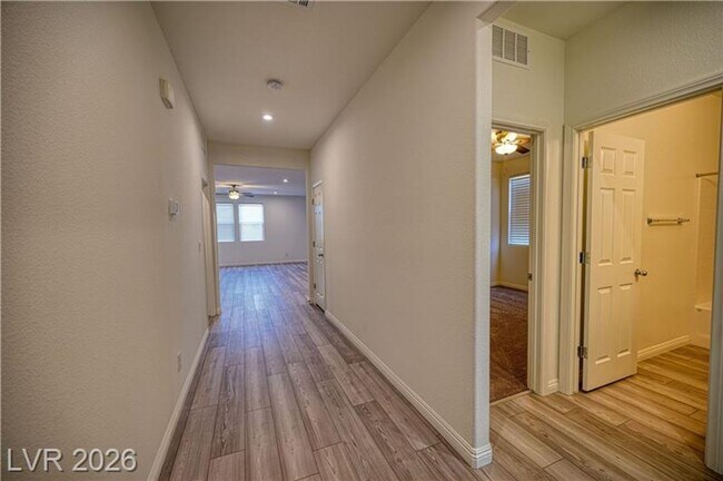 Building Photo - 3602 E Umatilla Ave