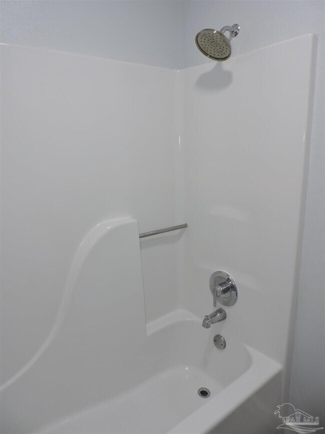 Building Photo - 526 Briarwood Dr