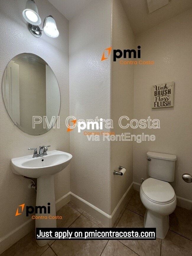 Building Photo - 5217 S Esprit Loop