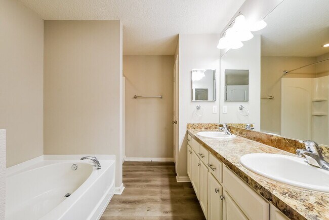 Building Photo - 2353 Bexley Dr