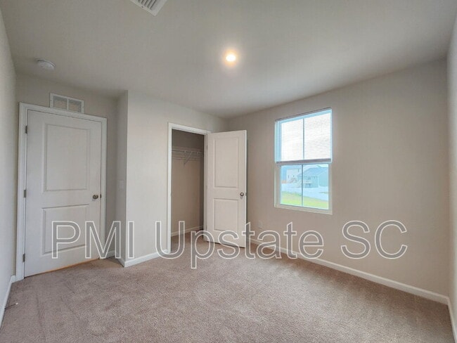 Building Photo - 236 Lily Park Way