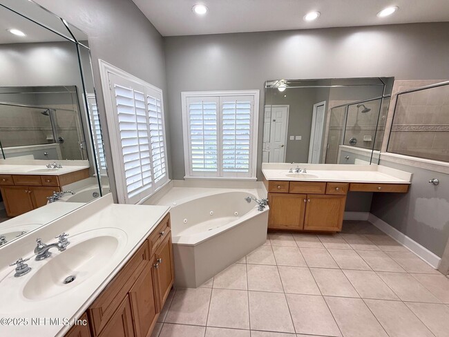 Building Photo - 7860 Turnstone Cir E