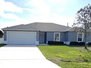 Building Photo - 2271 SE Maize St