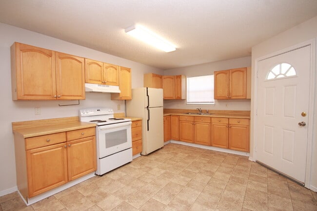 Building Photo - Fully Updated 3BD/1BA Home Near Downtown –...