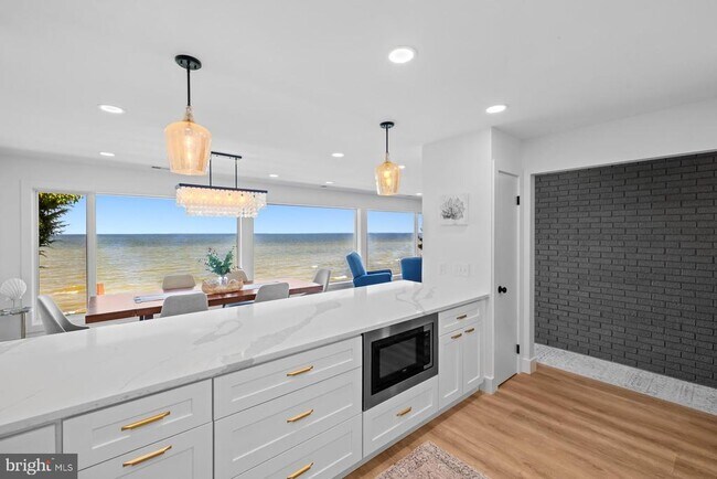 Building Photo - 5510 Beach Dr