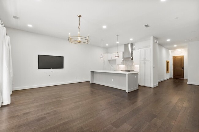 Building Photo - 15875 Spectrum Dr