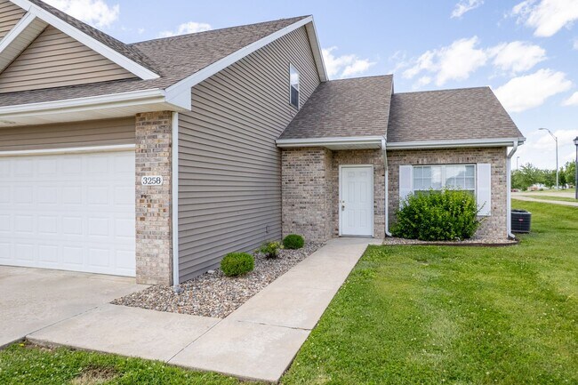 Building Photo - 3256-3258 Wind River Cir.