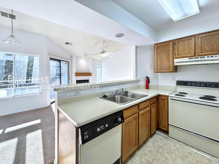 Building Photo - 3700 Iguana Dr