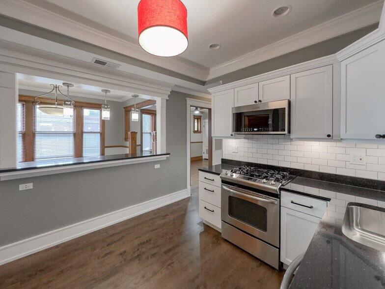 Building Photo - 1940 W Berenice Ave