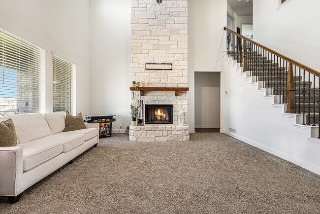 Building Photo - Exquisite 5-Bedroom, 3.5-Bath on 0.46 Acre...