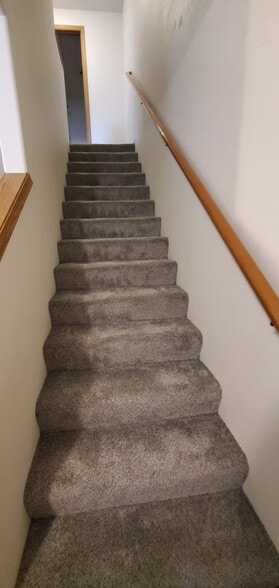 Building Photo - 825 Maple St