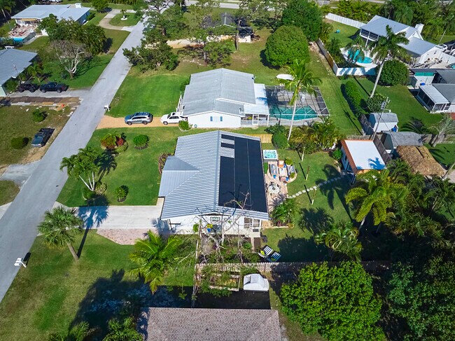 Building Photo - 4780 SE Bayshore Terrace