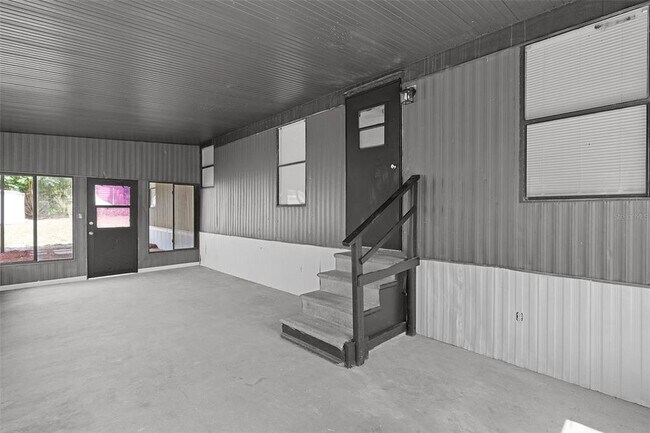 Building Photo - 33514 Luana Ct