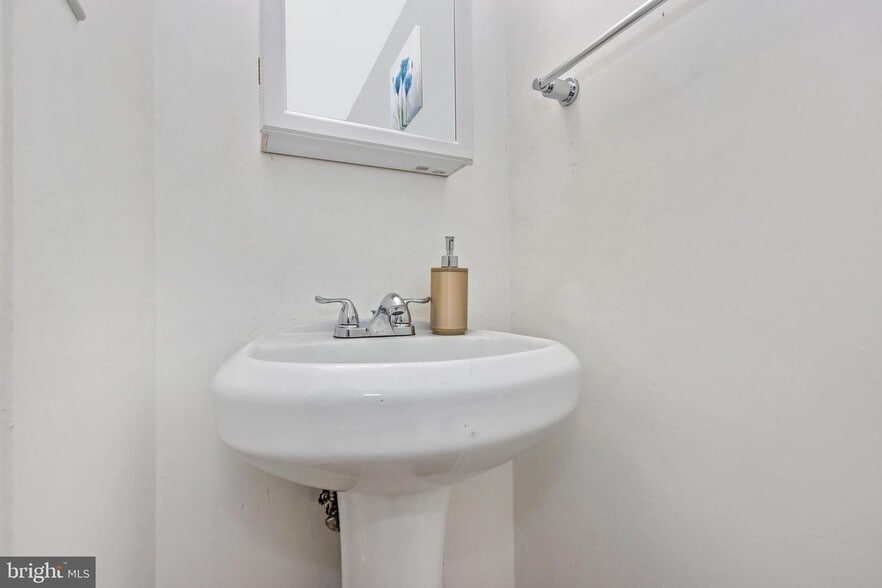 Building Photo - 7249 Mill Run Dr