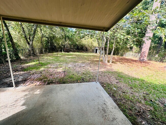 Building Photo - 722 Myrtlewood Dr