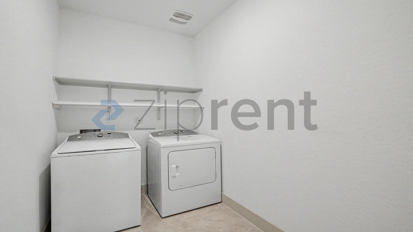 Building Photo - Unit