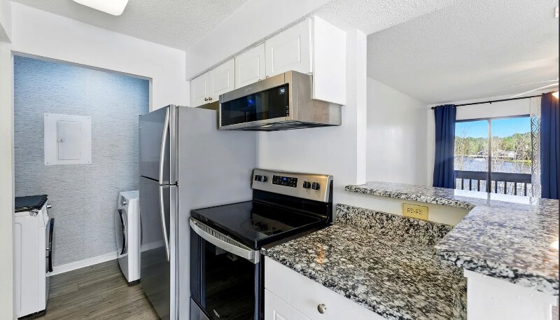 Building Photo - 10200 Belle Rive Blvd