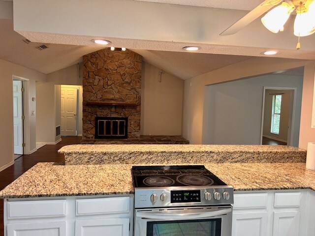 Building Photo - 4294 Tanglewilde Dr S