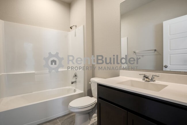 Building Photo - Lease Pending - Please apply at your own d...