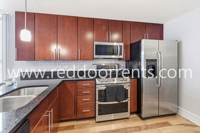 Building Photo - 802 N Meridian St