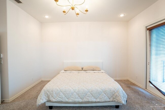 Building Photo - 21 S 5th St