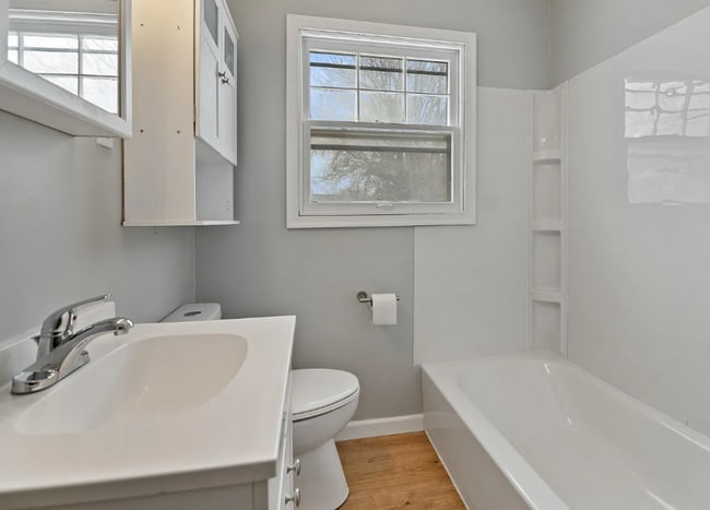 Building Photo - Welcome home to this beautiful 3-bedroom, 2-bathroom with Bonus room located Northeast Wichita.