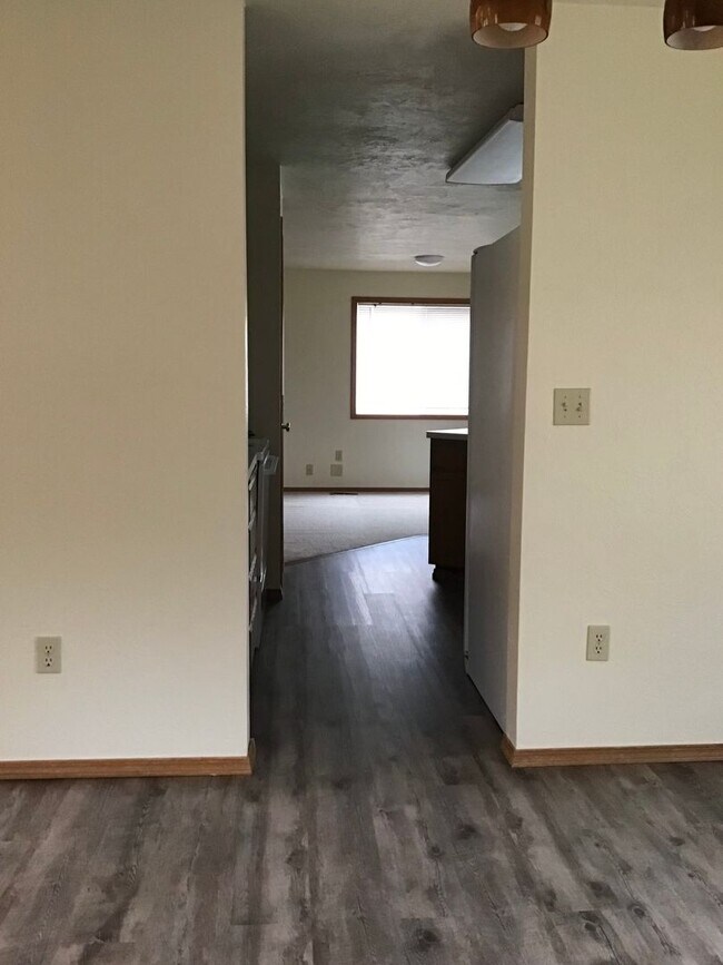 Building Photo - 3012 NE Glacier Way