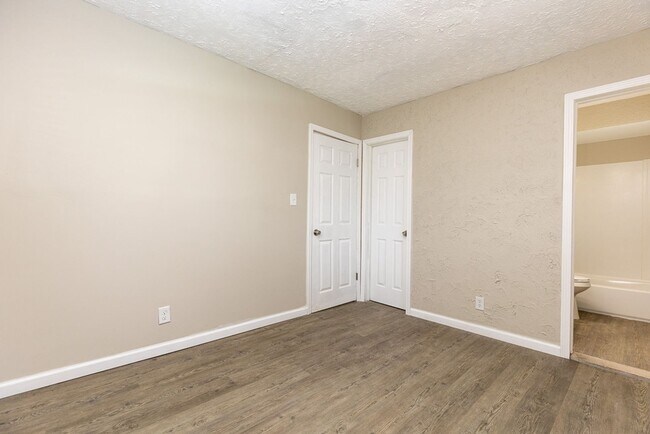 Building Photo - 564 Marquette Dr