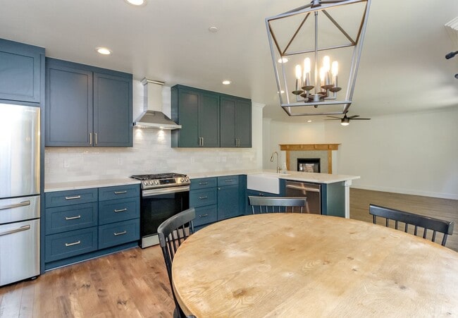 Building Photo - Beautiful upgraded 4 bedroom DuPont home with AC and sprinkler system