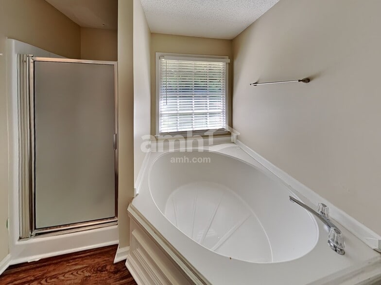 Building Photo - 3846 Deercreek Dr