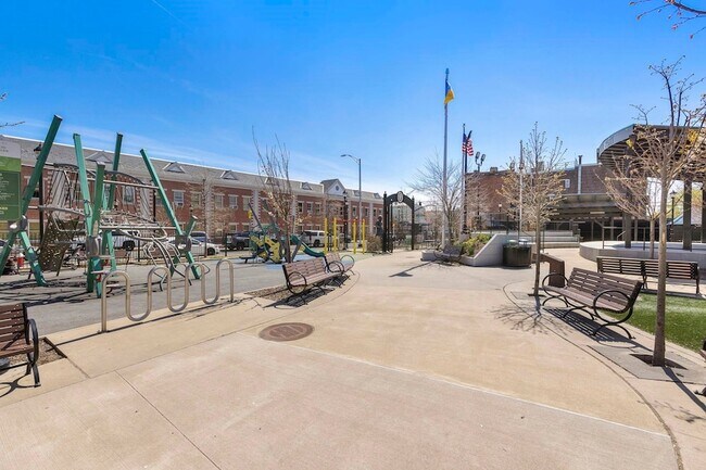 Building Photo - 206 Fulton Ave