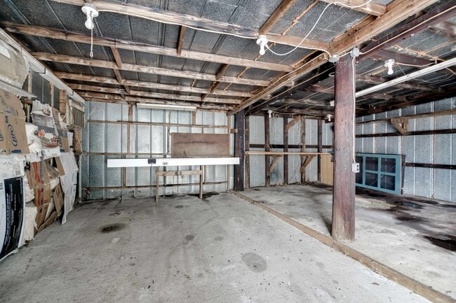 Building Photo - 1741 Oak Dr