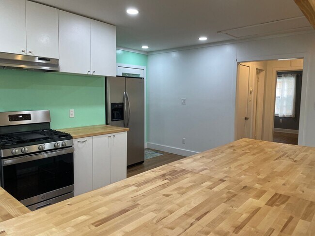 Building Photo - 2/1 Beach Bungalow in Biloxi