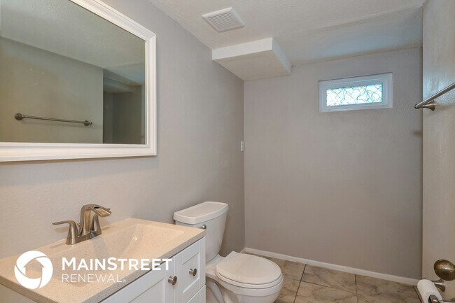 Building Photo - 4946 Camphor Ave