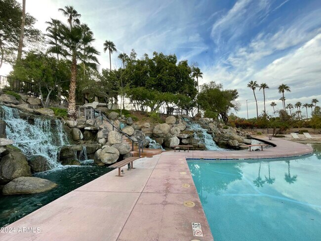 Building Photo - 2301 E Beachcomber Dr