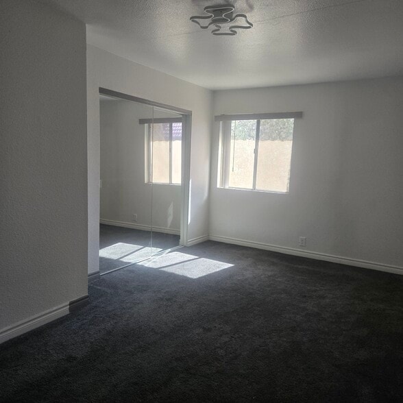 Building Photo - 5080 Indian River Dr
