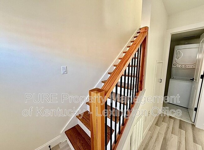 Building Photo - 305 Lake St