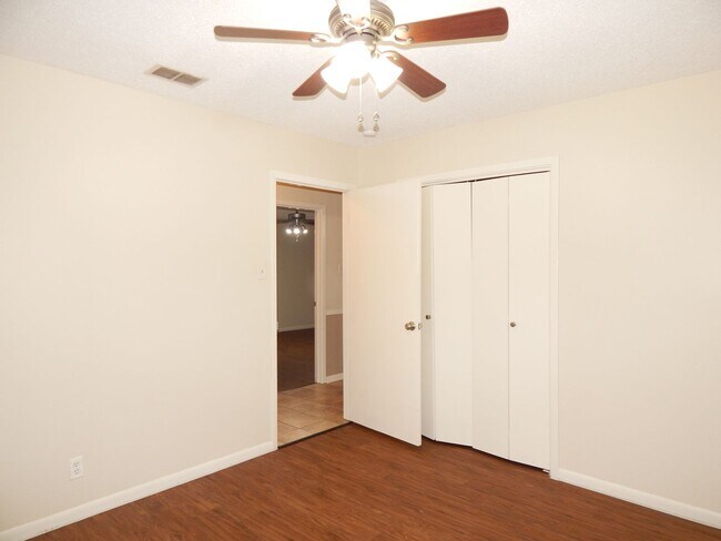 Building Photo - South Tyler, Beautiful 3 Bedroom, 2 Bath Home with RV Parking!