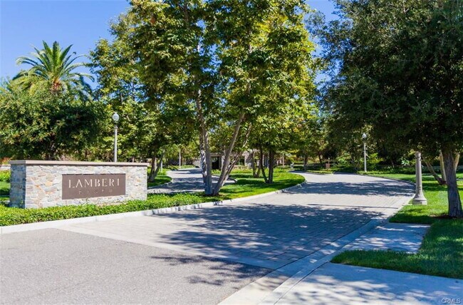 Building Photo - 54 Clifford