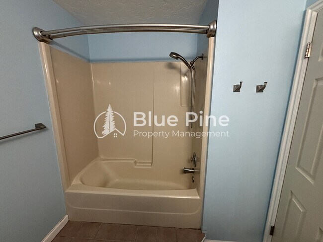 Building Photo - 1421 Vega Cir